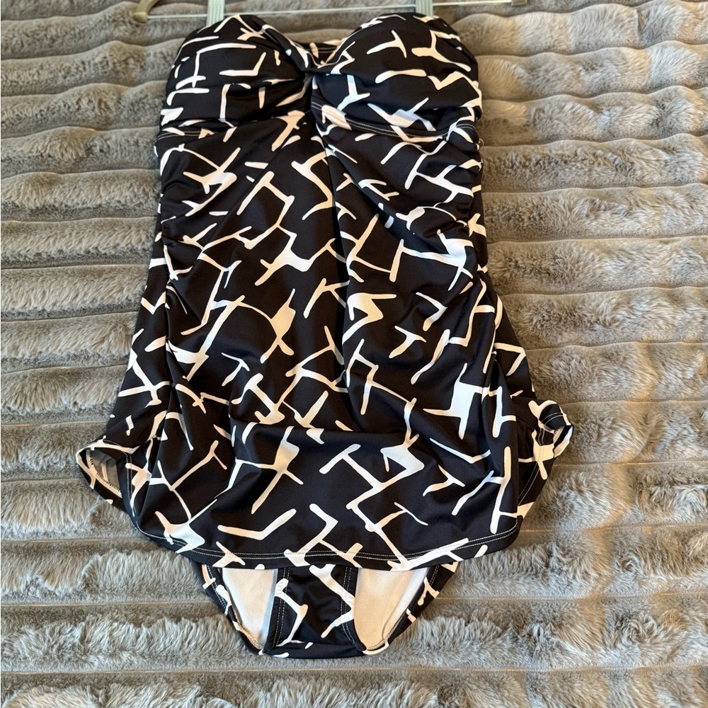 Jantzen Black and White Abstract One-Piece Swimsuit